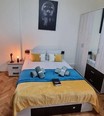 Ξενοδοχείο με διαμερίσματα Happy Mood Μπρασόβ