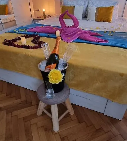 Happy Mood Aparthotel 3*