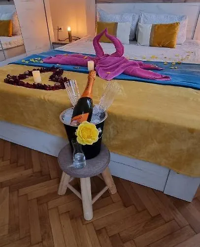 Happy Mood Aparthotel 3*